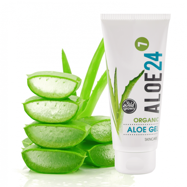 Pureday Et produktrør mærket "organisk aloe gel" står ved siden af snittede aloe vera-blade mod en hvid baggrund, hvilket understreger naturlig hudpleje for ren hverdagsvelvære.
