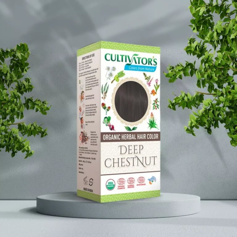 En æske Cultivators Henna hårfarve Deep Chestnut 100g foran et naturligt træ.