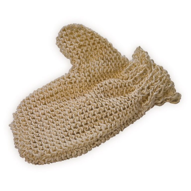 Pureday En enkelt beige strikket Sisal håndske, designet med et naturligt strukturmønster, isoleret på en hvid baggrund.